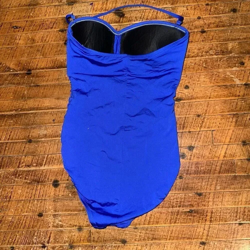 La Blanca blue halter top size 6 one piece swimsuit
